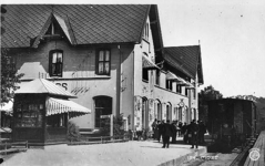 Moss jernbanestasjon slik den så ut rundt 1920-30 tallet. Postkortfoto / fotograf ukjent