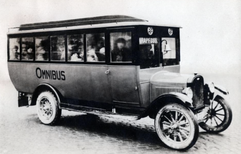 Fil:Omnibussen i Moss 1925.png