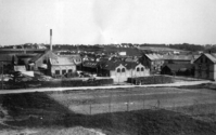 Moss Glasværk på Jeløy i begynnelsen av 1900-tallet. Bildekilde: Moss Ættehistorielag / 80-tallskalender. Fotograf ukjent.