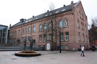 Kirkeparken videregående skole, gammel del fra 1882 i nyoppusset utgave 2008. Fotograf: Bjørn Wisth, 2014.